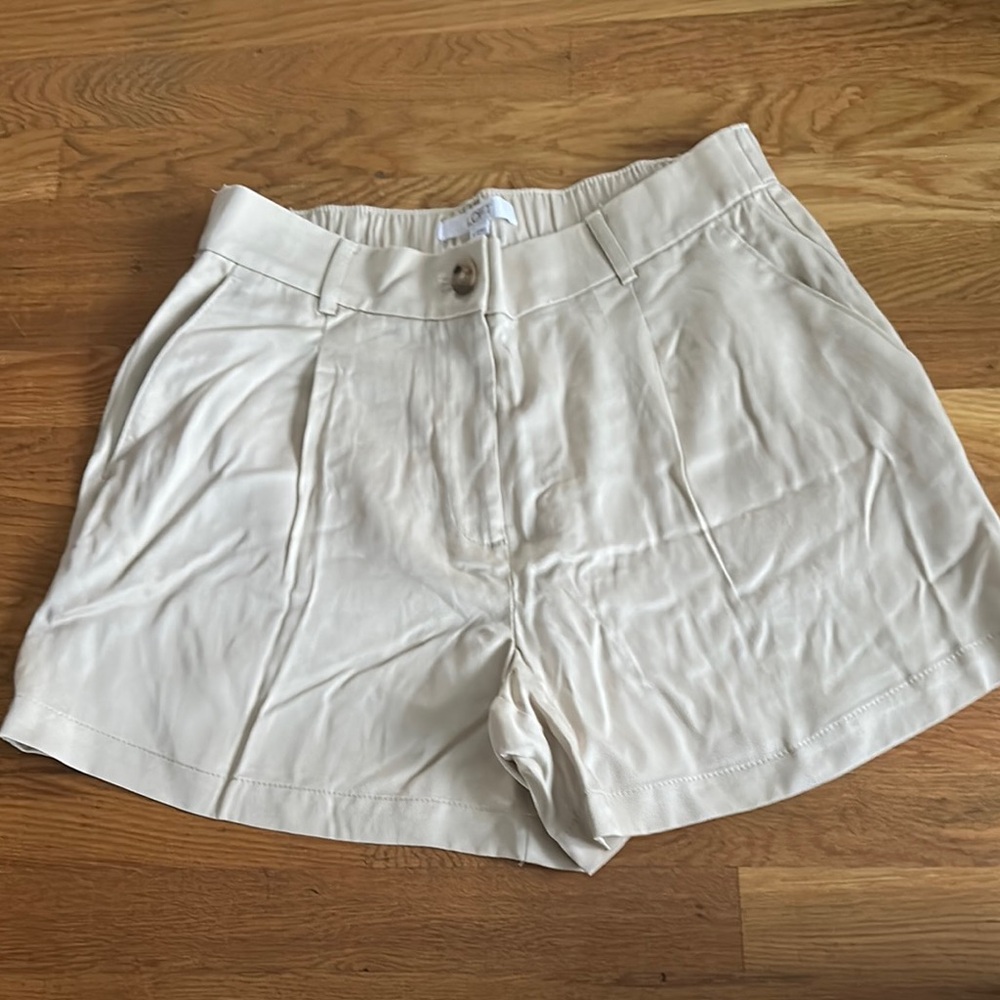 New with tags Loft Women's Cream Shorts
